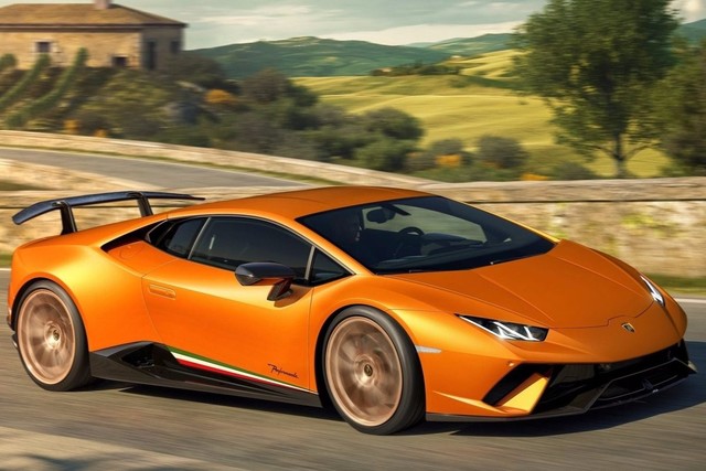 Ŧ Huracan Performante
