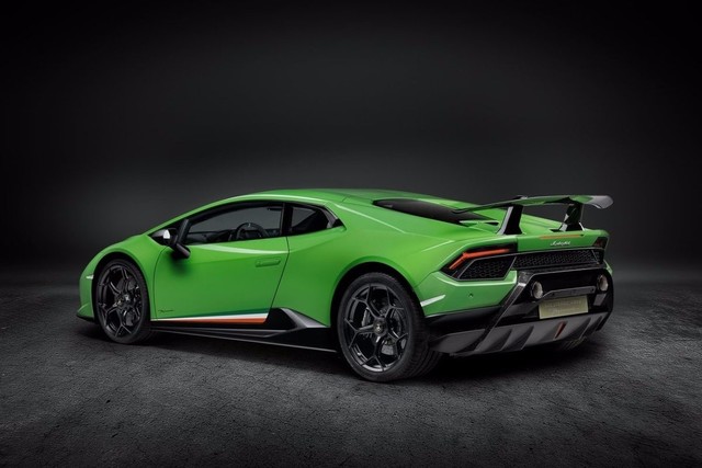 Ŧ Huracan Performante