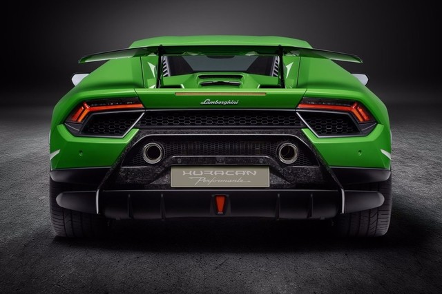 Ŧ Huracan Performante