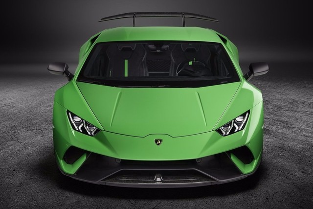 Ŧ Huracan Performante