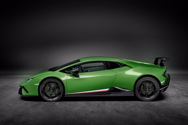 Ŧ Huracan Performante