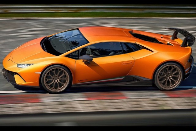 Ŧ Huracan Performante