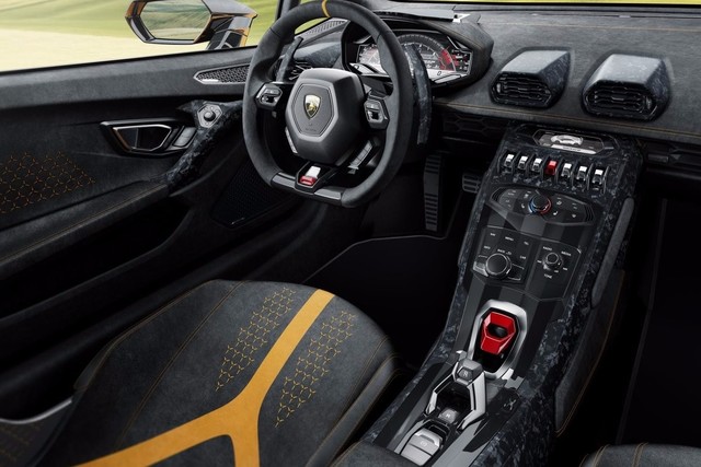 Ŧ Huracan Performante