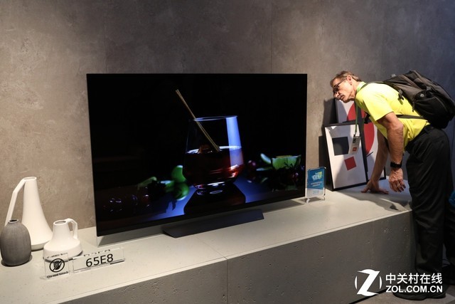 ����ż�Ϊ�İ㣿CES2018̽��LGչ̨ 