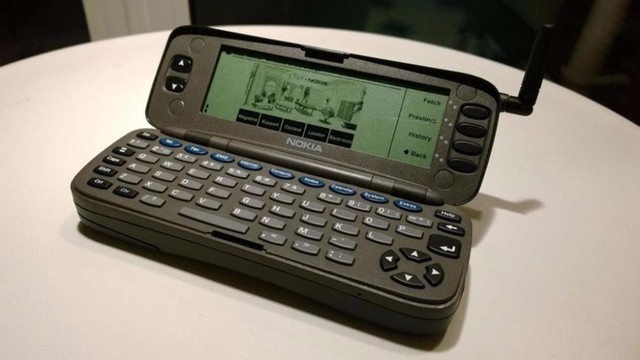 在1996年,诺基亚推出了全球首款全键盘手机诺基亚9000 