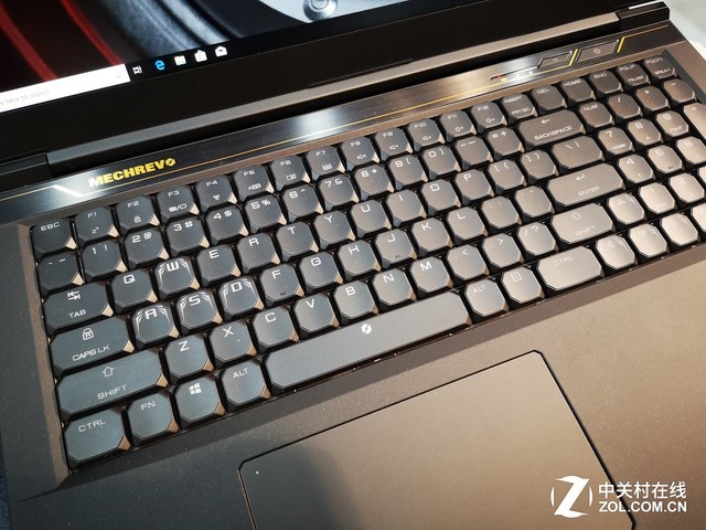 ��е����X8Ti Plus����CESչ̨ �Կ�����RTX 