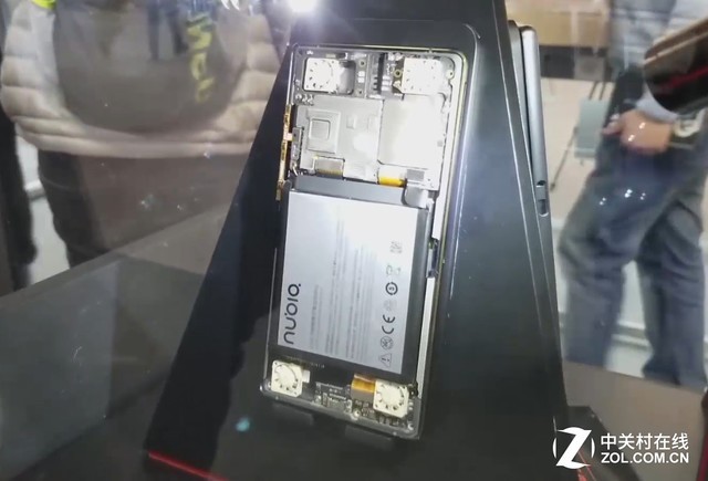 ��Ϸ�ֻ�+���ܼҾ� Ŭ����MWCչ̨̽�� 