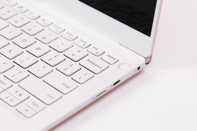 ���޵İ�ɫ���������ʮ�����˽�ȫ��XPS 13 