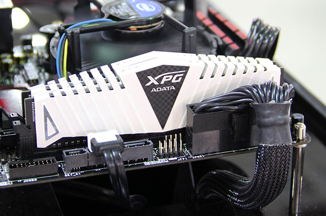 Ĭ4400MHz յչչʾDDR4ڴ 