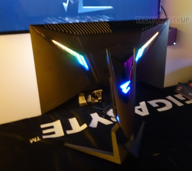CES 2019������չʾAORUS�羺��ʾ�� 