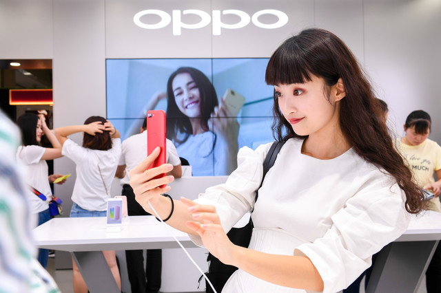 oppor11首销日线上破纪录线下人爆满