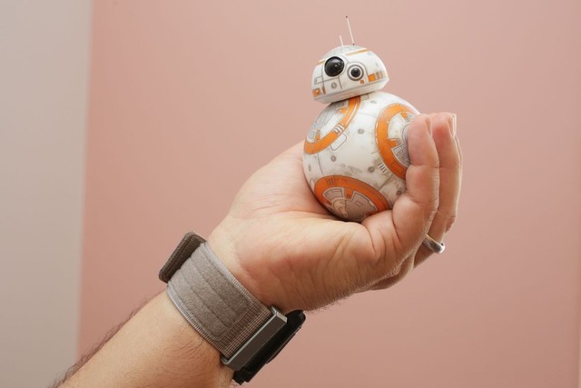 �������ս��ԭ�����ѡ���Star Wars: The Force Awakens����Sphero BB-8�����˺ܿɰ��������̽������ۼ�Ϊ80��Ԫ��