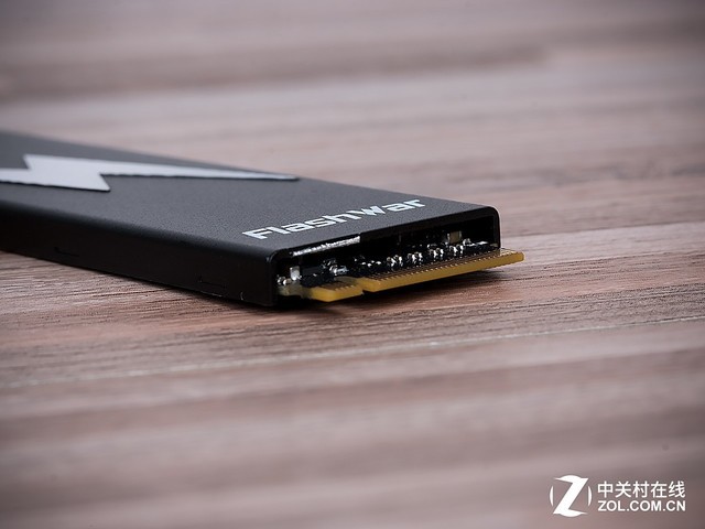 ȡ2.6GB/SսF100 1TB NVMe̬ 