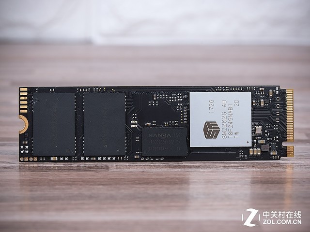 ȡ2.6GB/SսF100 1TB NVMe̬ 