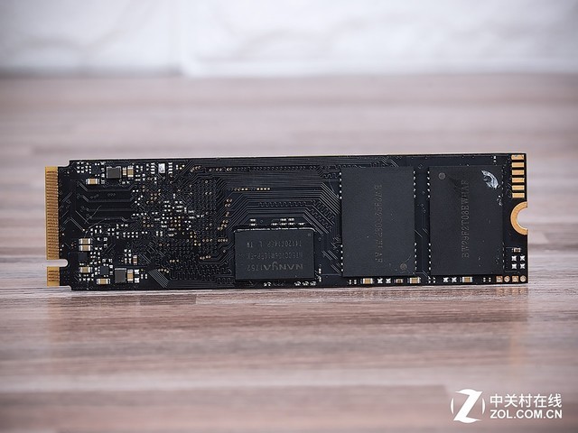 ȡ2.6GB/SսF100 1TB NVMe̬ 