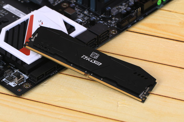 3000MHz来袭 特科芯DDR4 8GB*2内存评测