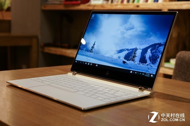 ���Ű�ɫ�˱��� ����Spectre 13�����Ż� 