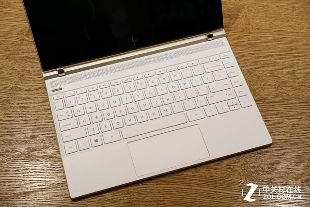 ���Ű�ɫ�˱��� ����Spectre 13�����Ż� 