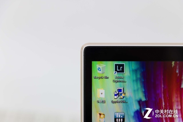 ���Ű�ɫ�˱��� ����Spectre 13�����Ż� 