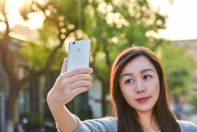 90后最爱华为nova一指美拍十级美颜