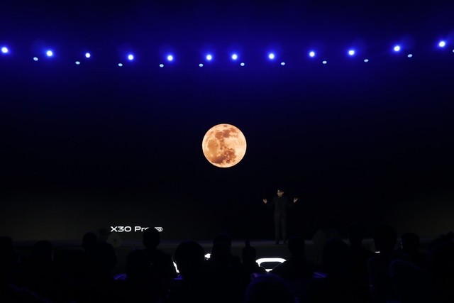 60�������佹 vivo X30 Pro"������"ֻ��С��˼ 