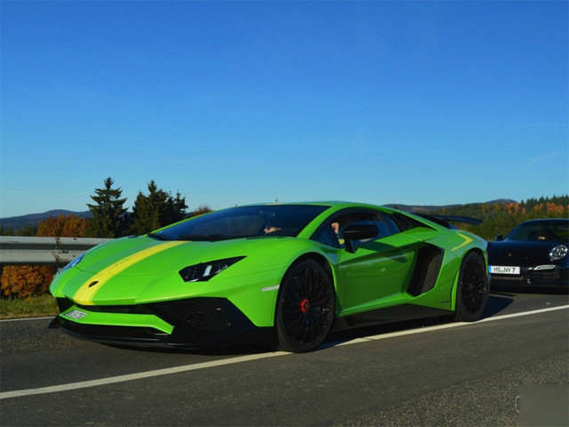 ţ--Aventador LP750-4 S