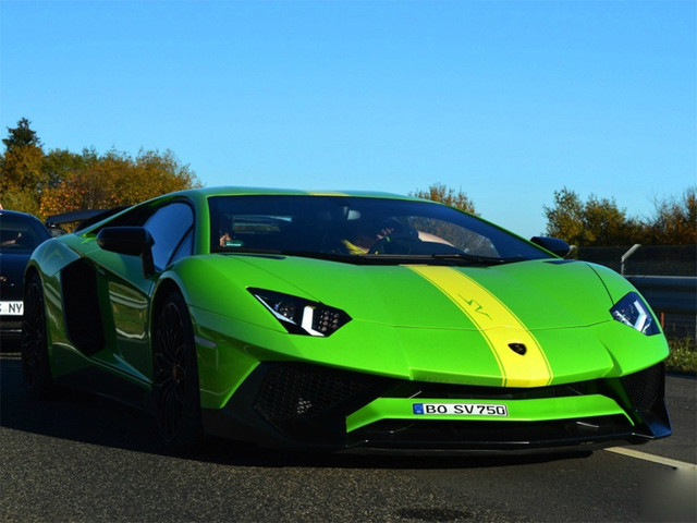 ţ--Aventador LP750-4 S