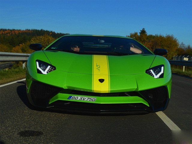 ţ--Aventador LP750-4 S