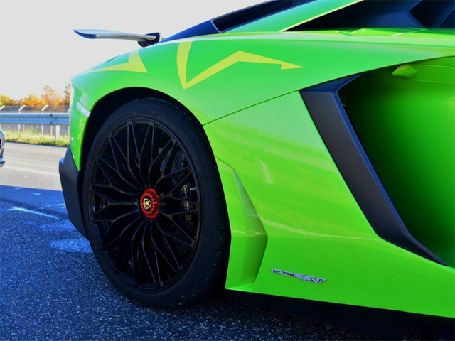 ţ--Aventador LP750-4 S