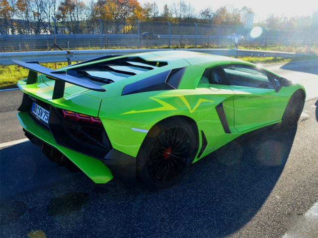 ţ--Aventador LP750-4 S