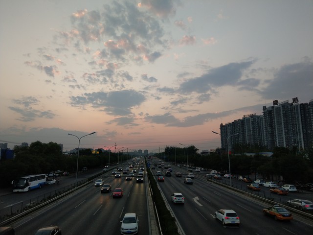 ˭�ǵر���ǿ��HTC U11���նԱ�����S8 