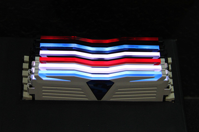 ˸Ƶɶ̨չDDR4 