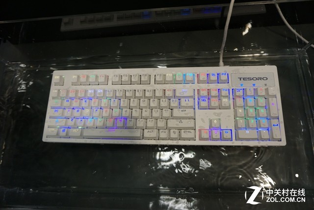 ���ǻ������ ��COMPUTEX�ĵ��Ӿ��� 