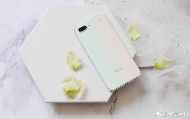 这一抹白如梦似幻荣耀10gt铃兰白官方图赏