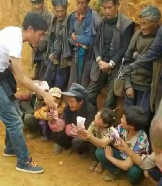 Ϊ������ ����ûë���ı����ж���ë�� 