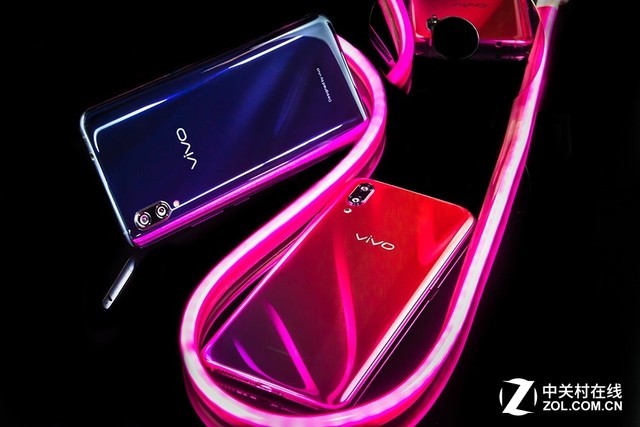 �Ƽ��볱����ײ vivo X23Ե�γ�ŦԼʱװ����ѡ 