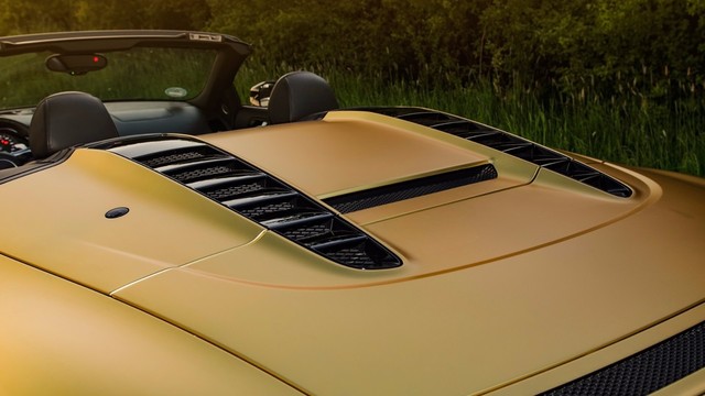 fostla.deٵװ µR8 V10 Spyder
