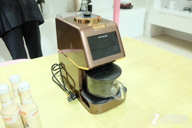 引大批蹭饭群众 AWE九阳为吃货打造了一个展台