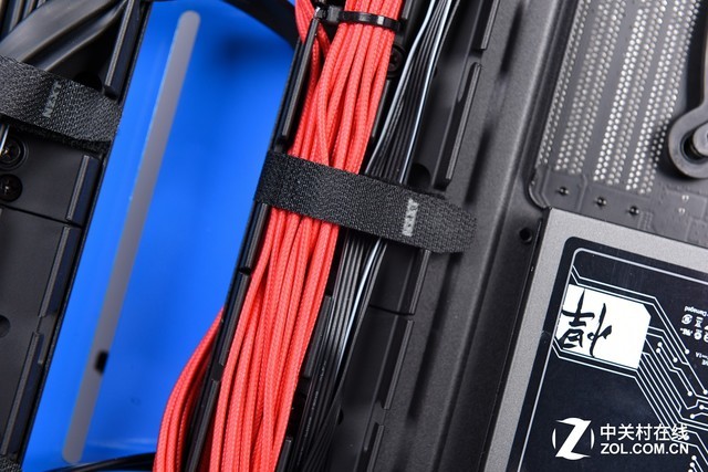 Сͻ  NZXT H700i 