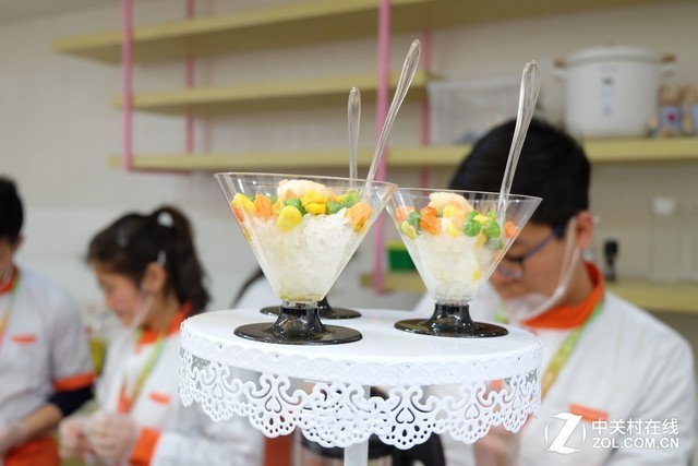 引大批蹭饭群众 AWE九阳为吃货打造了一个展台