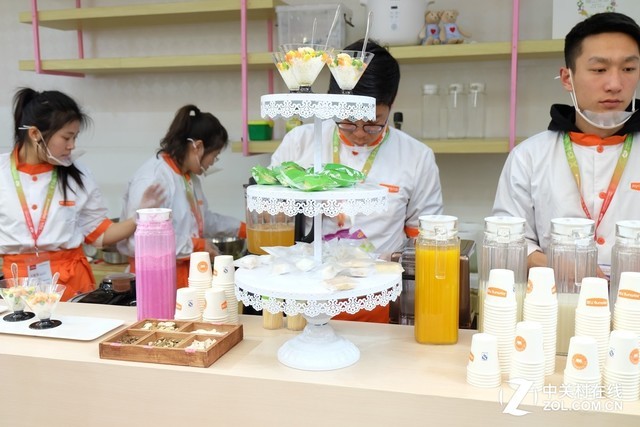 引大批蹭饭群众 AWE九阳为吃货打造了一个展台