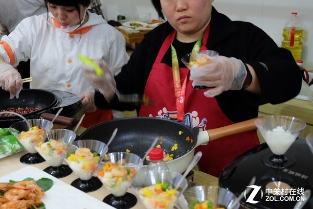 引大批蹭饭群众 AWE九阳为吃货打造了一个展台