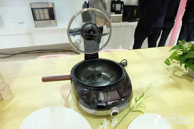 引大批蹭饭群众 AWE九阳为吃货打造了一个展台