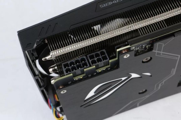 ��˶RTX™ 2060�Կ������ж�ǿ 