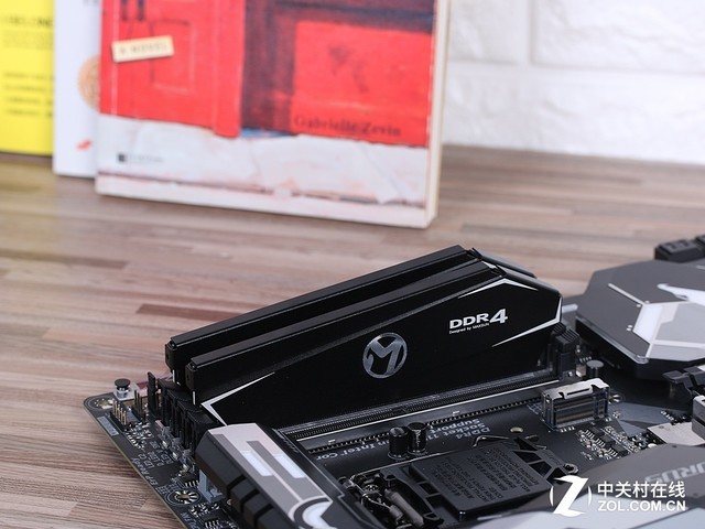 uQ3 DDR4 2400MHz 8GB*2ڴ  