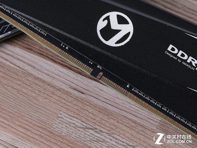 uQ3 DDR4 2400MHz 8GB*2ڴ  