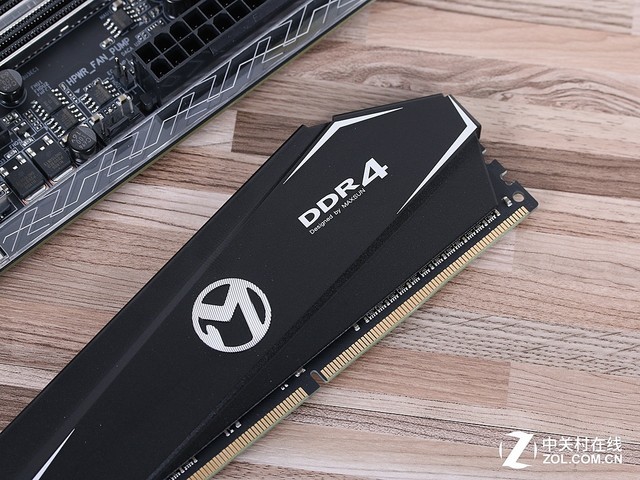 uQ3 DDR4 2400MHz 8GB*2ڴ  