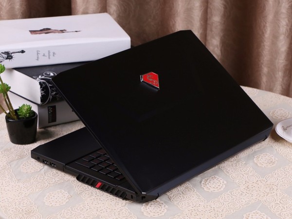 炫龙炎魔T1-Pro新品首发引爆行业