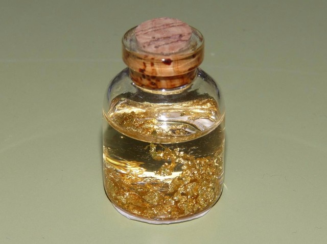 氰化物 尽管是一种毒物,但氰化物主要用于从矿石提取金和银
