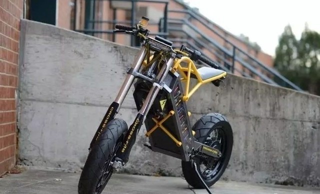 给你一辆diy的电动摩托你敢试驾吗